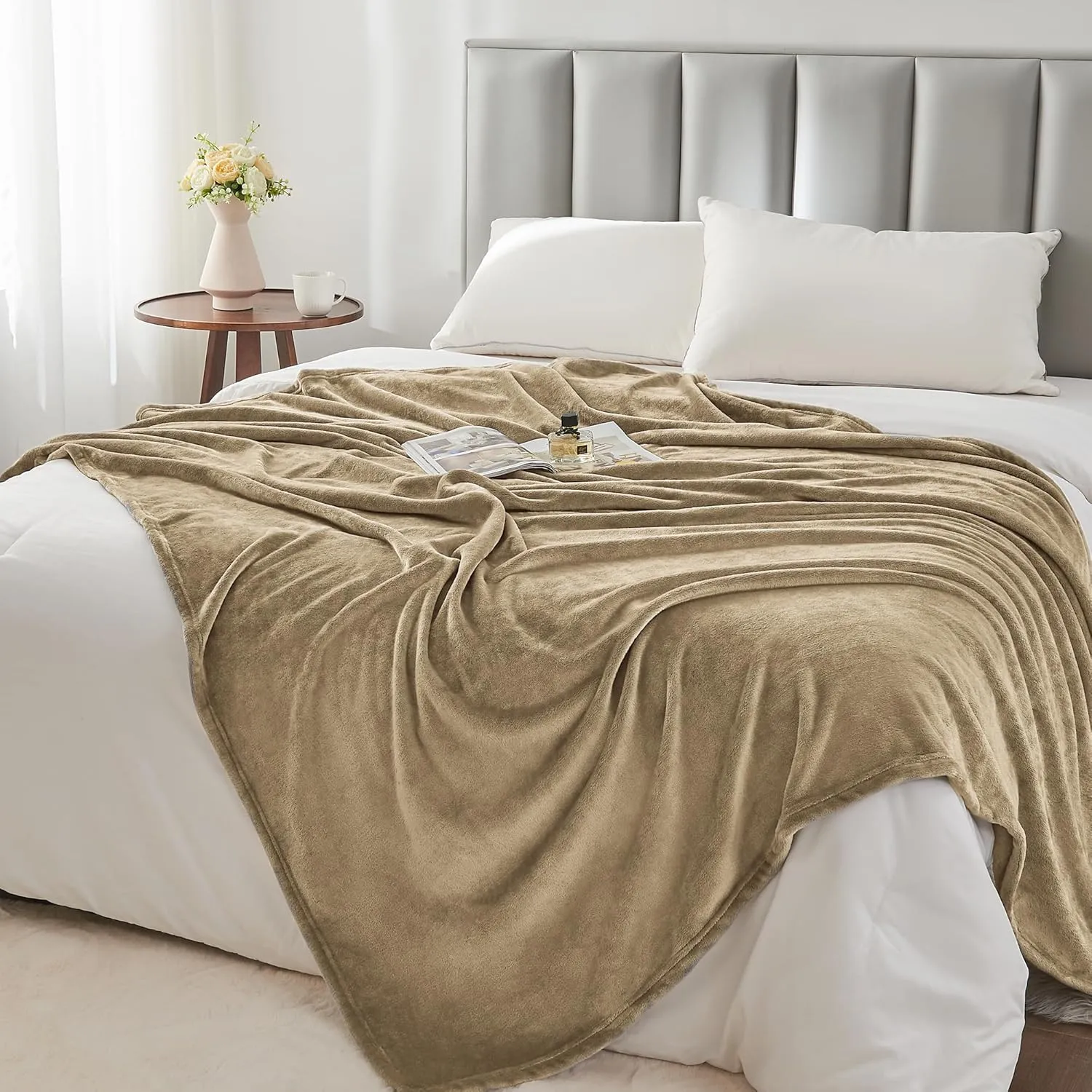 BEDELITE Fleece Blanket Queen Size Camel Throw Blankets for Couch & Bed, Luxury Plush Cozy Fuzzy Blanket 90x90 inches, Super Soft Warm Lightweight Throw Blanket for Travel Camping