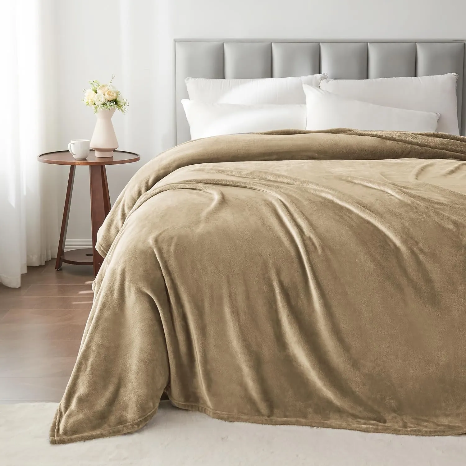 BEDELITE Fleece Blanket Queen Size Camel Throw Blankets for Couch & Bed, Luxury Plush Cozy Fuzzy Blanket 90x90 inches, Super Soft Warm Lightweight Throw Blanket for Travel Camping
