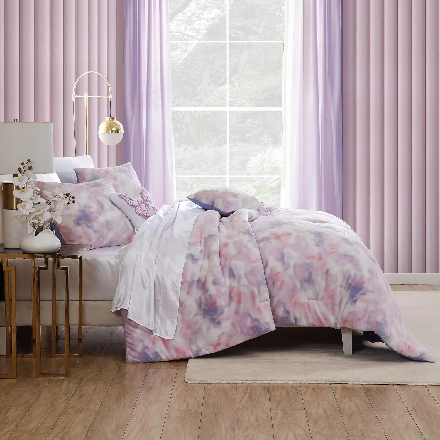 Betsey Johnson - Comforter Set, Super Soft Plush Bedding with Matching Sham & Throw Pillow, Charming Room Essentials (Sunset Tie Dye Pink, Twin)
