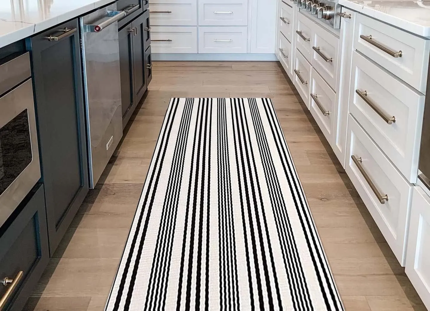 BUAGETUP Black and White Striped Hand-Woven Cotton Runner Rug 2x6ft Machine Washable Indoor Outdoor Doormat for Front Porch Entryway Rug