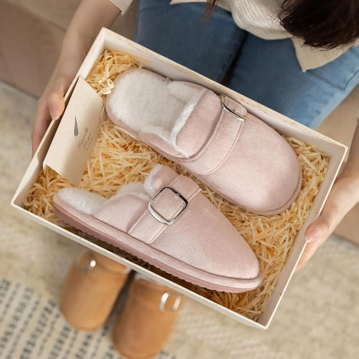 Fuzzy Slippers for Women with Memory Foam Warm Winter Suede House Slippers Shoes Indoor Outdoor Gifts For Women Faux Fur Anti-Skid