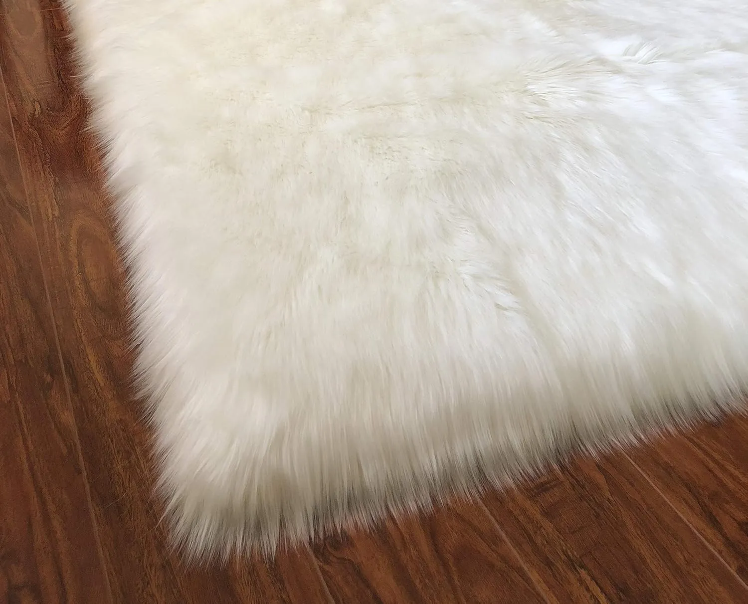 LAMBZY Faux Sheepskin Super Soft Hypoallergenic Rectangular Area Rug Plush Fur, Luxury Shaggy Silky Plush Carpet for Bedrooms Rugs Living Room Kids Rooms Floor Rugs (5'x8',150x240cm,White)