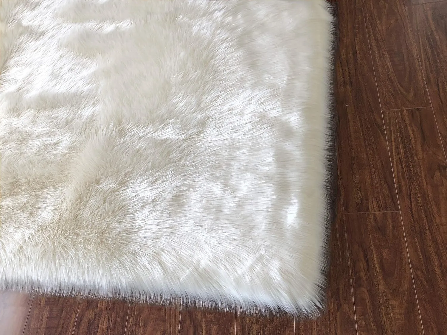 LAMBZY Faux Sheepskin Super Soft Hypoallergenic Rectangular Area Rug Plush Fur, Luxury Shaggy Silky Plush Carpet for Bedrooms Rugs Living Room Kids Rooms Floor Rugs (5'x8',150x240cm,White)