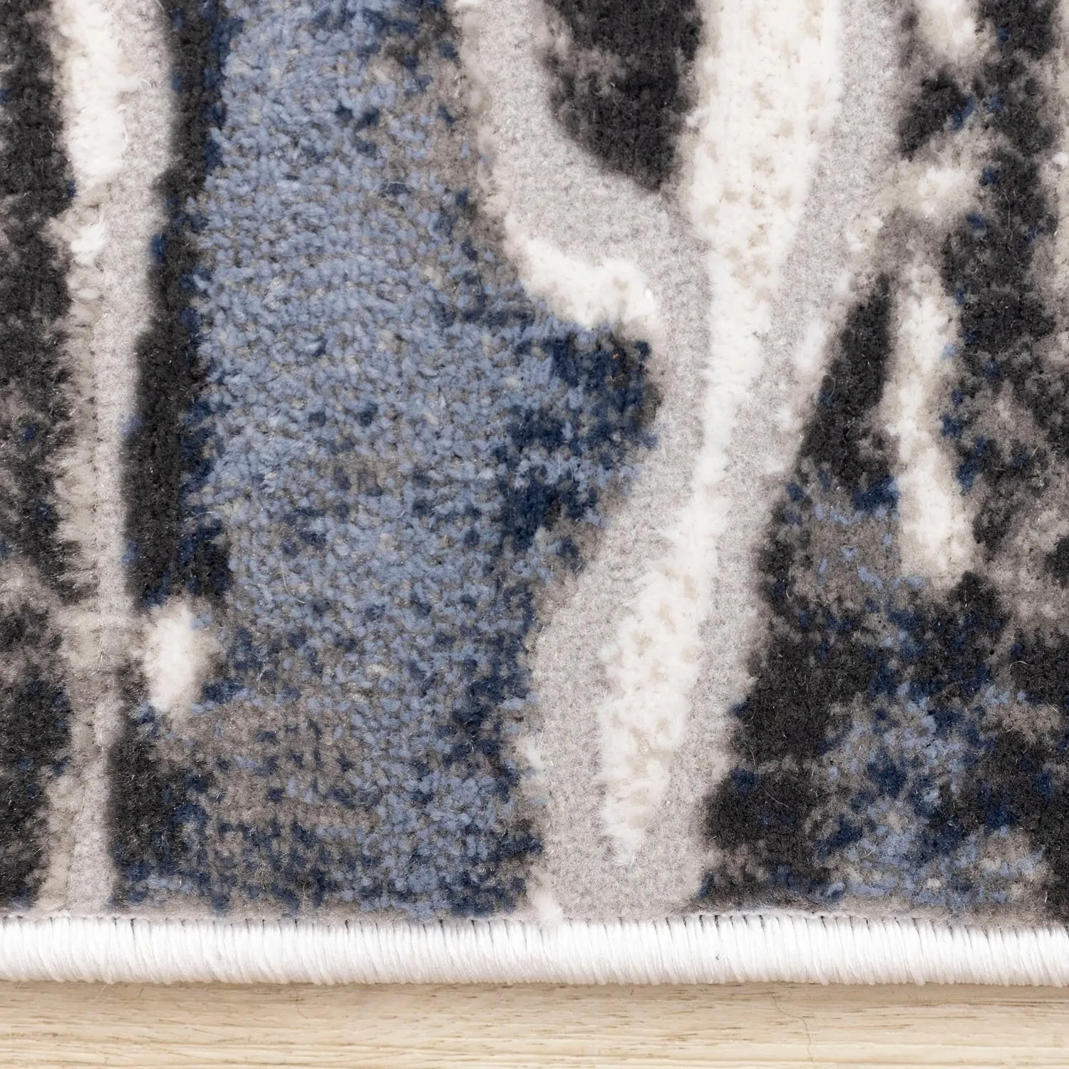 Linnie Blue Grey Area Rug - 5'3" x 7'7" | Carpette Linnie gris et bleu - 5 pi 3 po x 7 pi 7 po
