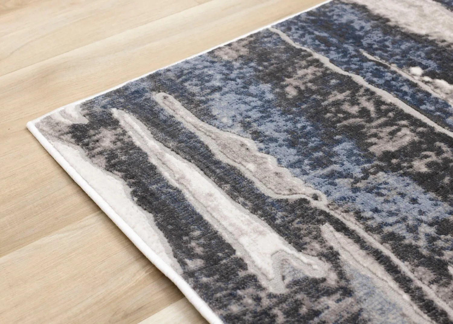 Linnie Blue Grey Area Rug - 5'3" x 7'7" | Carpette Linnie gris et bleu - 5 pi 3 po x 7 pi 7 po