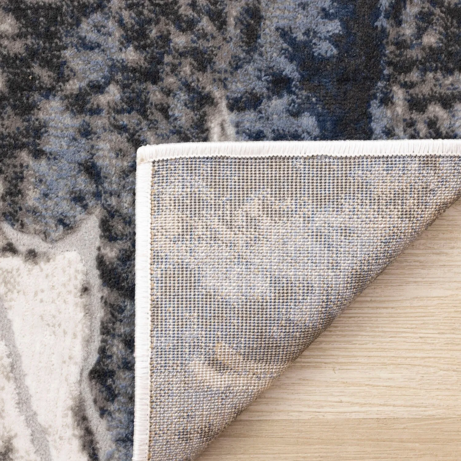 Linnie Blue Grey Area Rug - 5'3" x 7'7" | Carpette Linnie gris et bleu - 5 pi 3 po x 7 pi 7 po