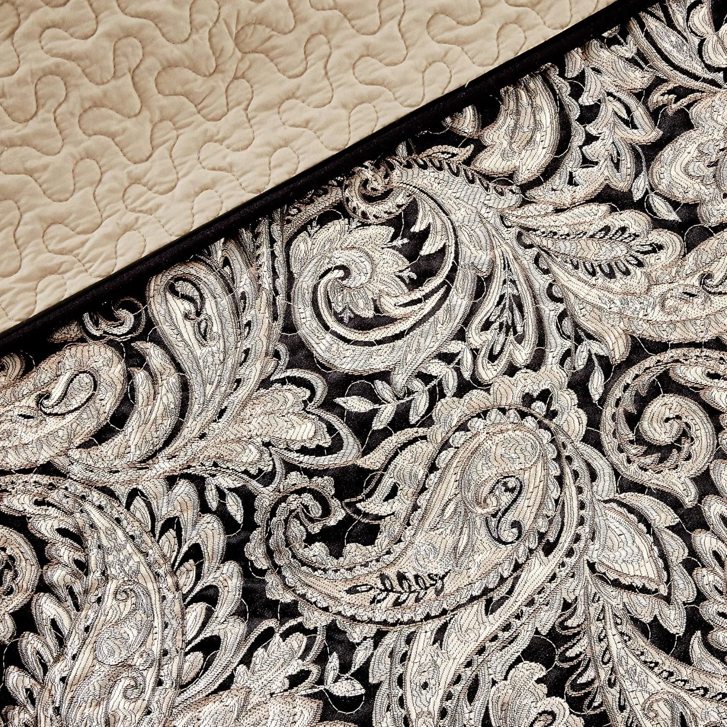 Madison Park Quilt Traditional Damask Design All Season, Lightweight Coverlet Bedspread Bedding Set, Matching Shams, Pillows, King/Cal King(104"x94"), Aubrey, Jacquard Paisley Black, 6 Piece