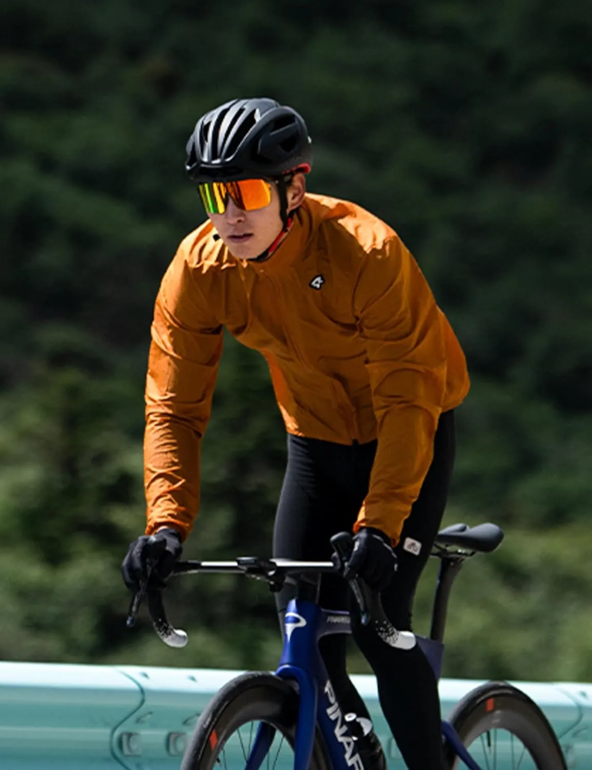 Men's Cycling Jacket Windbreaker Lightweight Packable Breathable Cycling Bike Jacket with Reflective Strips Hiking
