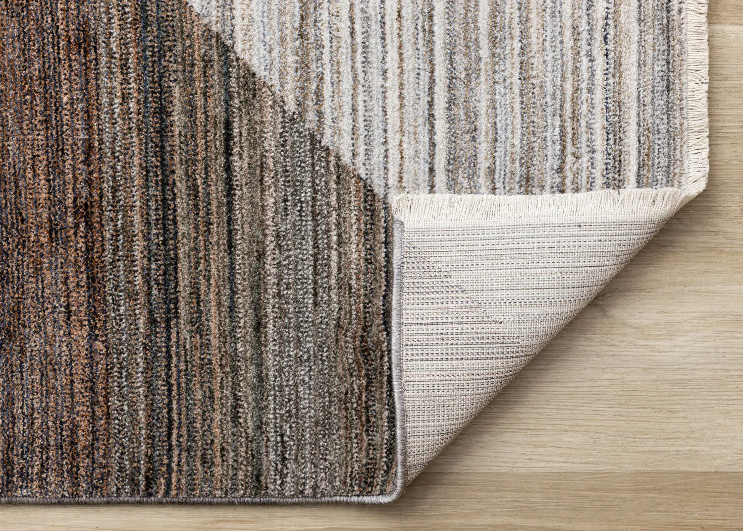 Olivia Distressed Geometric Red White Grey Area Rug - 5'3" x 7'10"|Carpette Olivia rouge, blanche et grise à motif géométrique vieilli - 5 pi 3 po x 7 pi 10 po