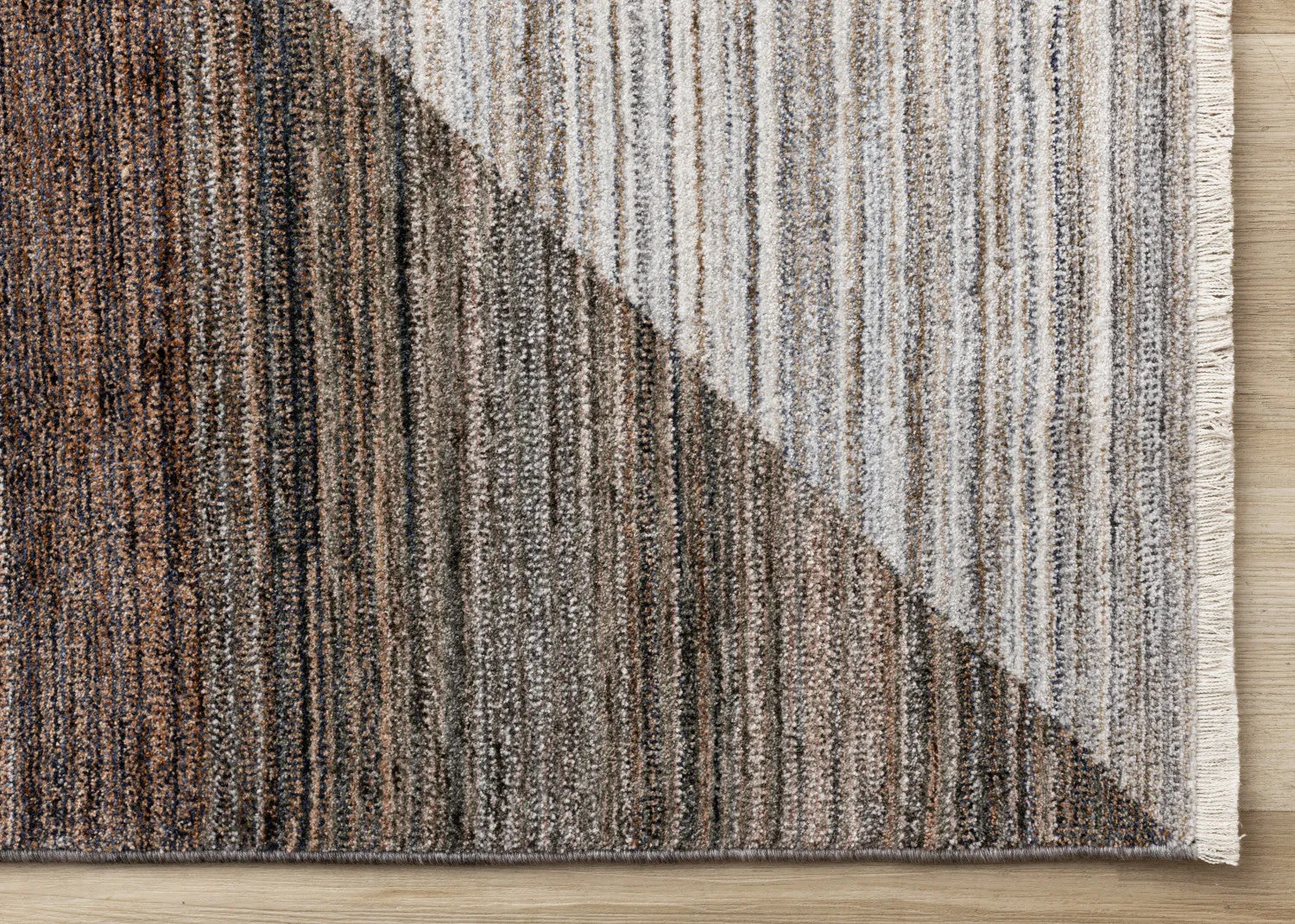 Olivia Distressed Geometric Red White Grey Area Rug - 5'3" x 7'10"|Carpette Olivia rouge, blanche et grise à motif géométrique vieilli - 5 pi 3 po x 7 pi 10 po