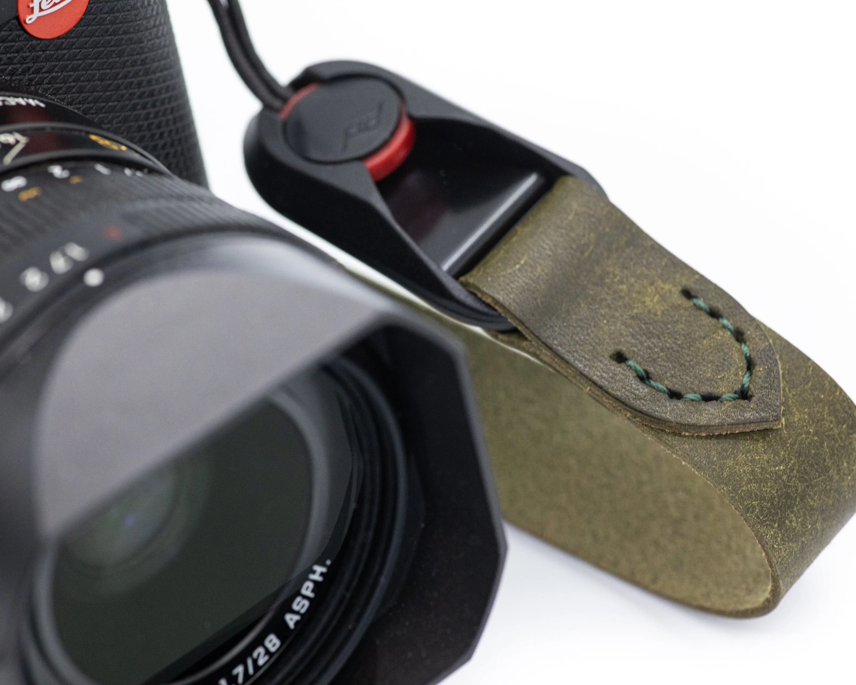 Quick release minimalist camera strap with Peak Design anchors