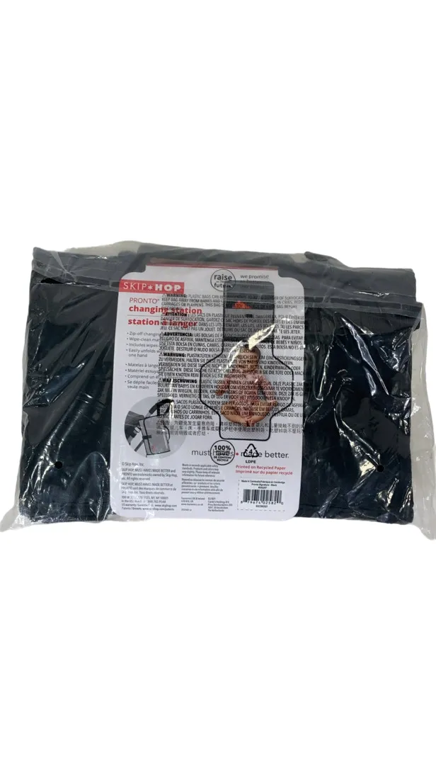 Skip Hop Pronto Changing Station, Black
