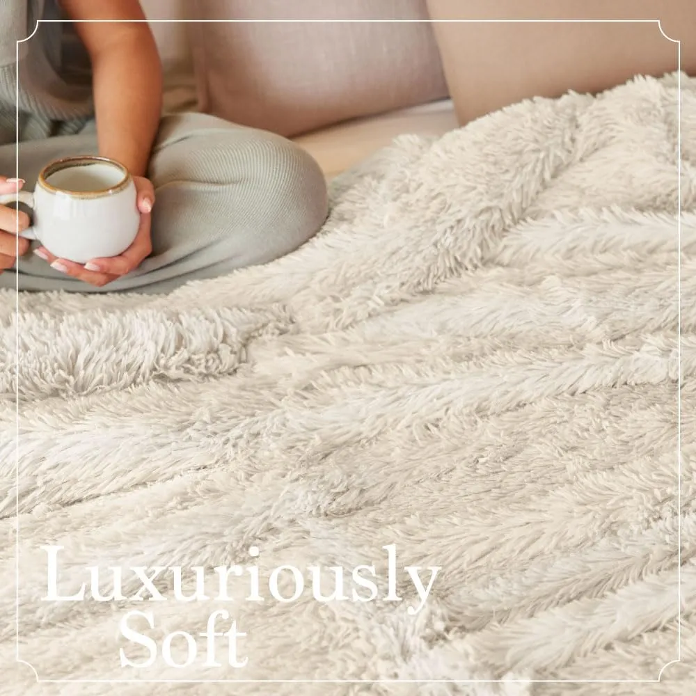 The Connecticut Home Co Throw Blanket Soft Fluffy Room Decor, Cozy Warm Throws for Bed, Couch, Gifts for Women, Bedroom Cute Aesthetic Blankets Shag and Sherpa, 65x50, Cream