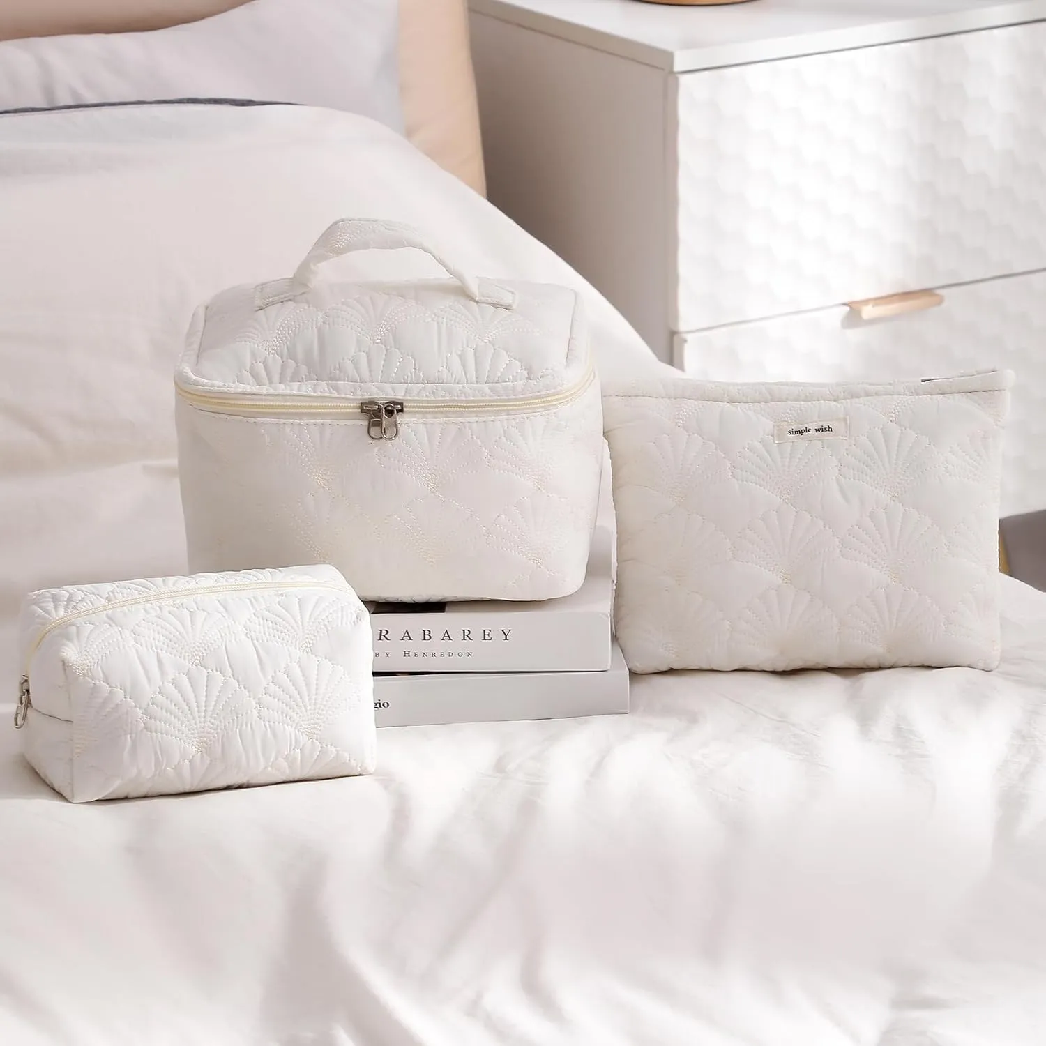 uekeboag 3Pcs White Quilted Cotton Makeup Pouch,Coquette Quilted Toiletry Bag for Women and Girls, Floral Coquette Organizer Bag, Aesthetic Travel Cosmetic Bags(3Pcs White Shell)