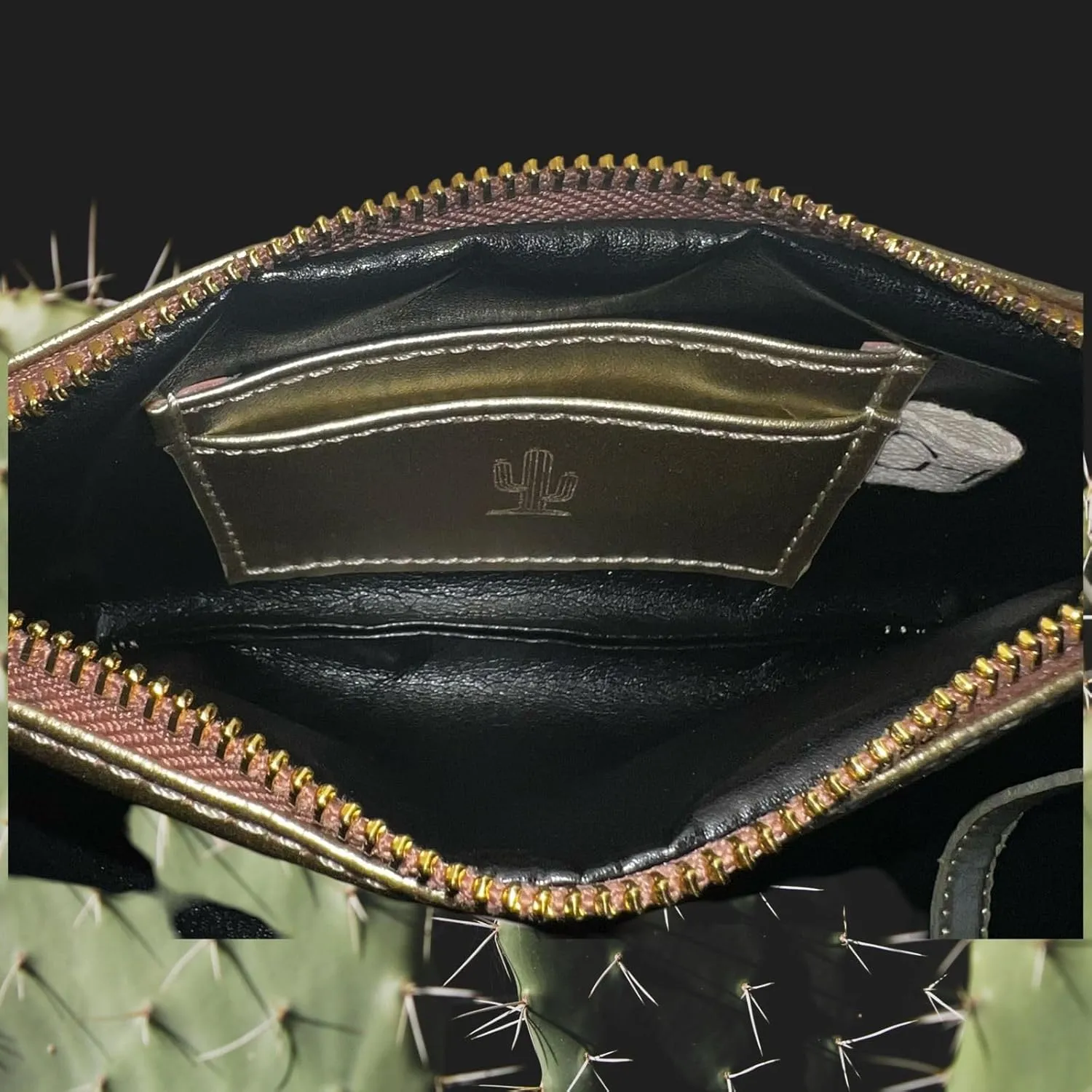 Women's eco-friendly wristlet - made with nopal cactus and corn leather, elegantly crafted in every detail.
