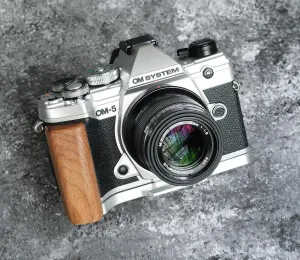 Wood Wooden Quick Release L Hand Grip   Aluminum Alloy Baseplate for Olympus OM-5 Mirrorless Camera Handle Holder (Walnut   Sliver Base)