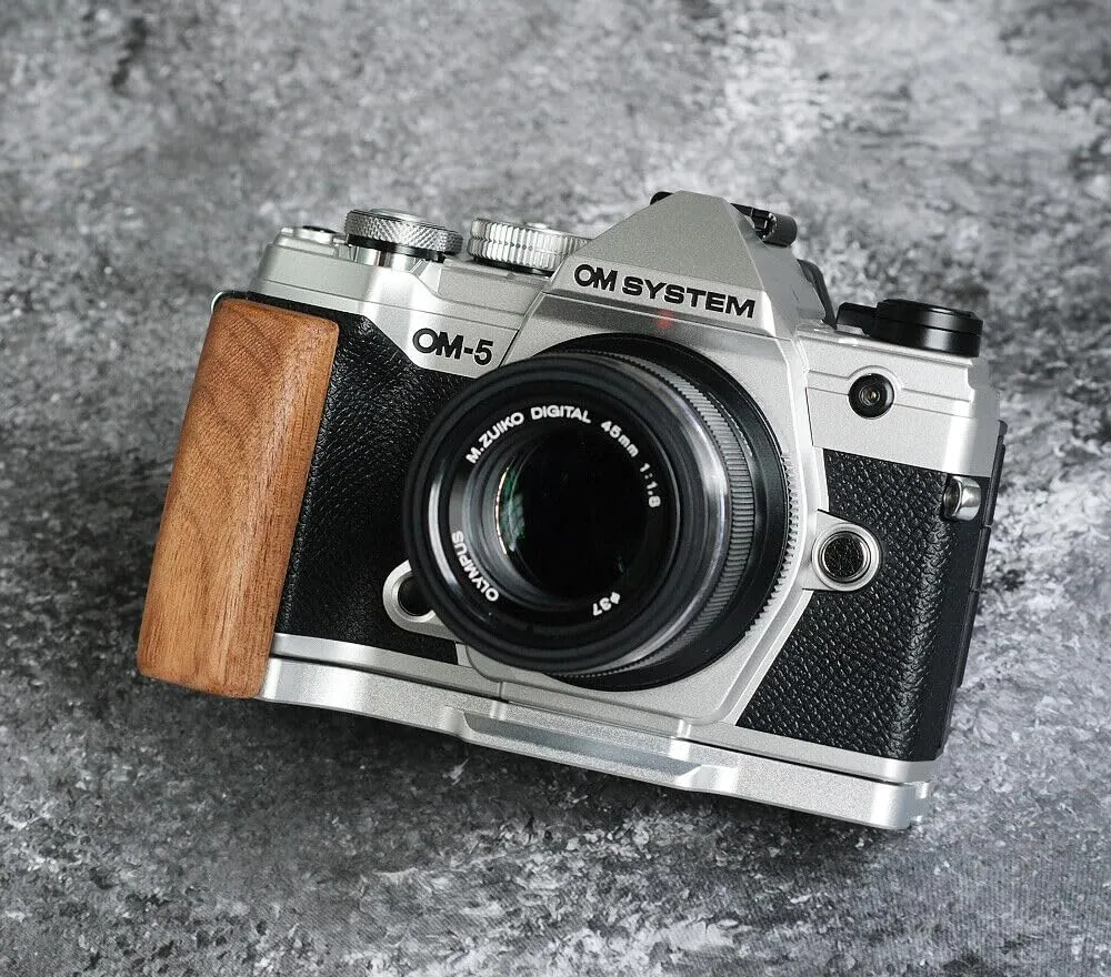 Wood Wooden Quick Release L Hand Grip   Aluminum Alloy Baseplate for Olympus OM-5 Mirrorless Camera Handle Holder (Walnut   Sliver Base)